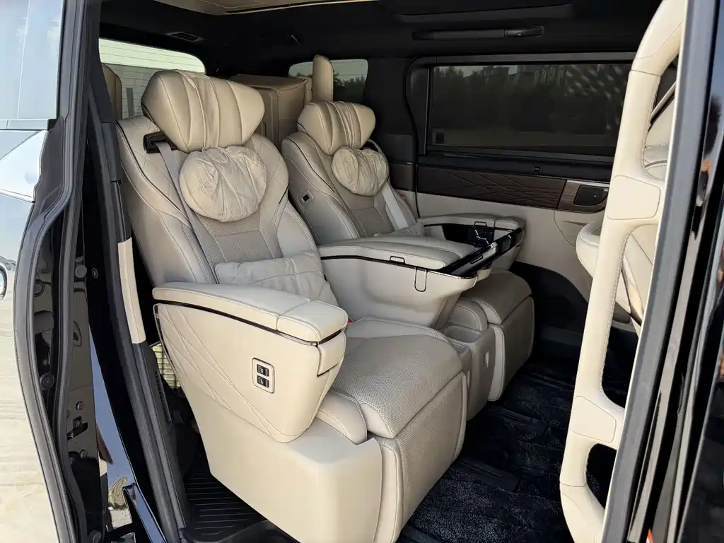 Toyota Alphard — фото 20