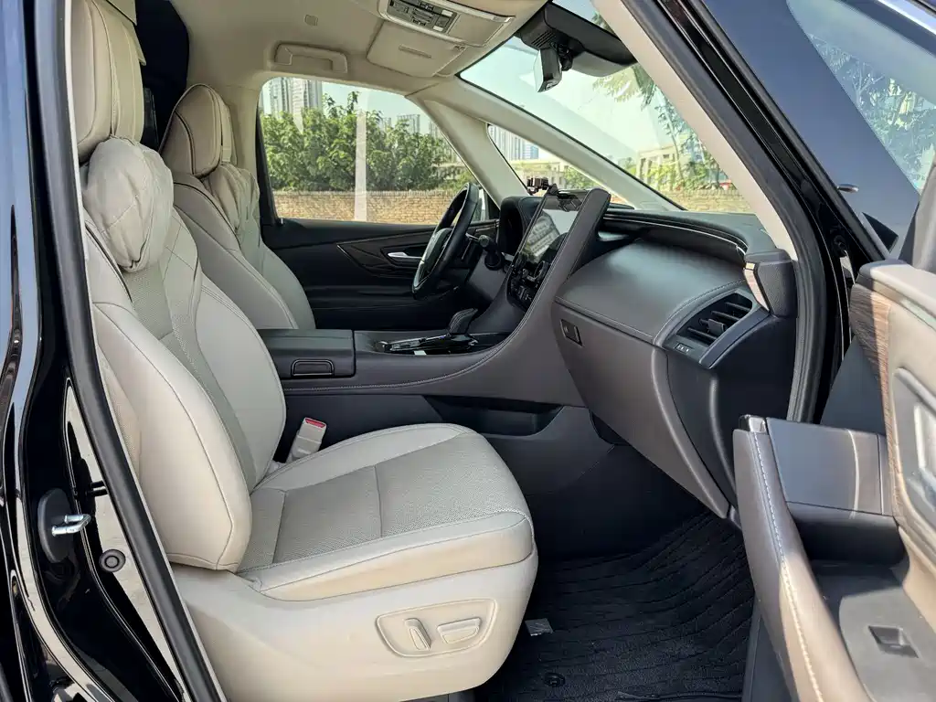Toyota Alphard — фото 21