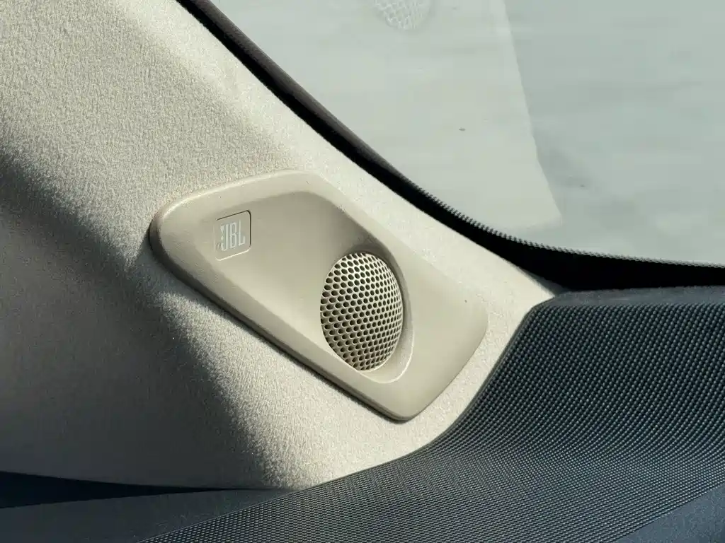 Toyota Alphard — фото 22