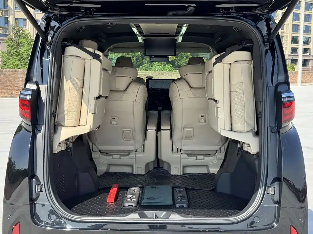 Toyota Alphard — фото 23