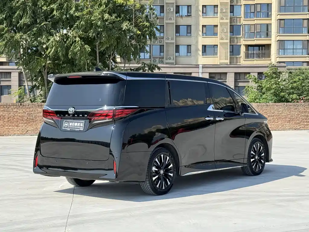 Toyota Alphard — фото 25