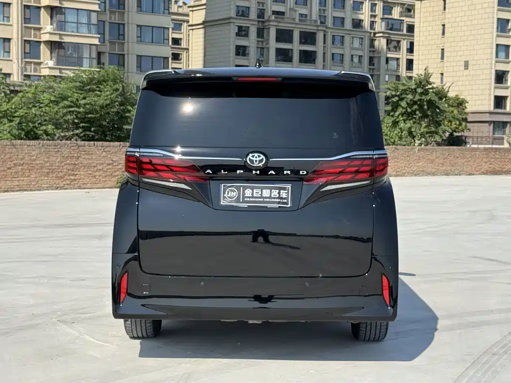 Toyota Alphard — фото 26