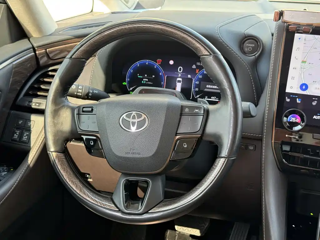 Toyota Alphard — фото 9