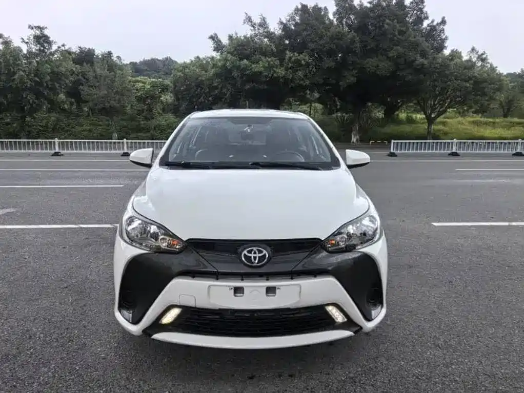 Toyota Yaris L — фото 3