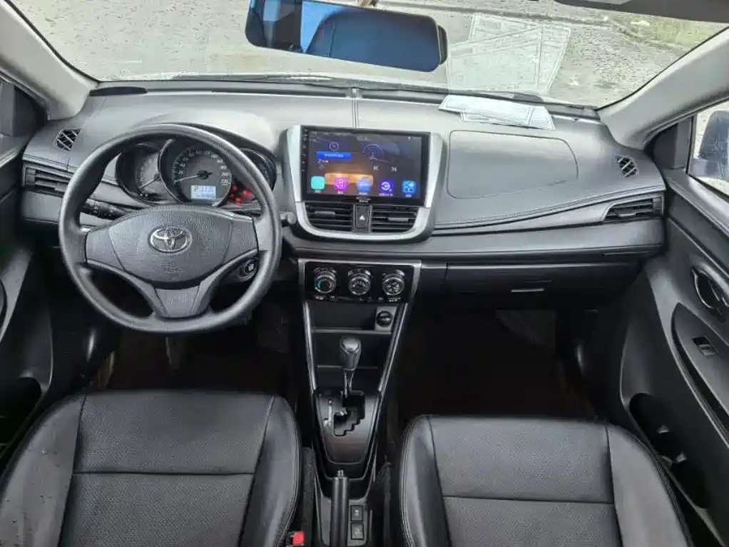 Toyota Yaris L — фото 5