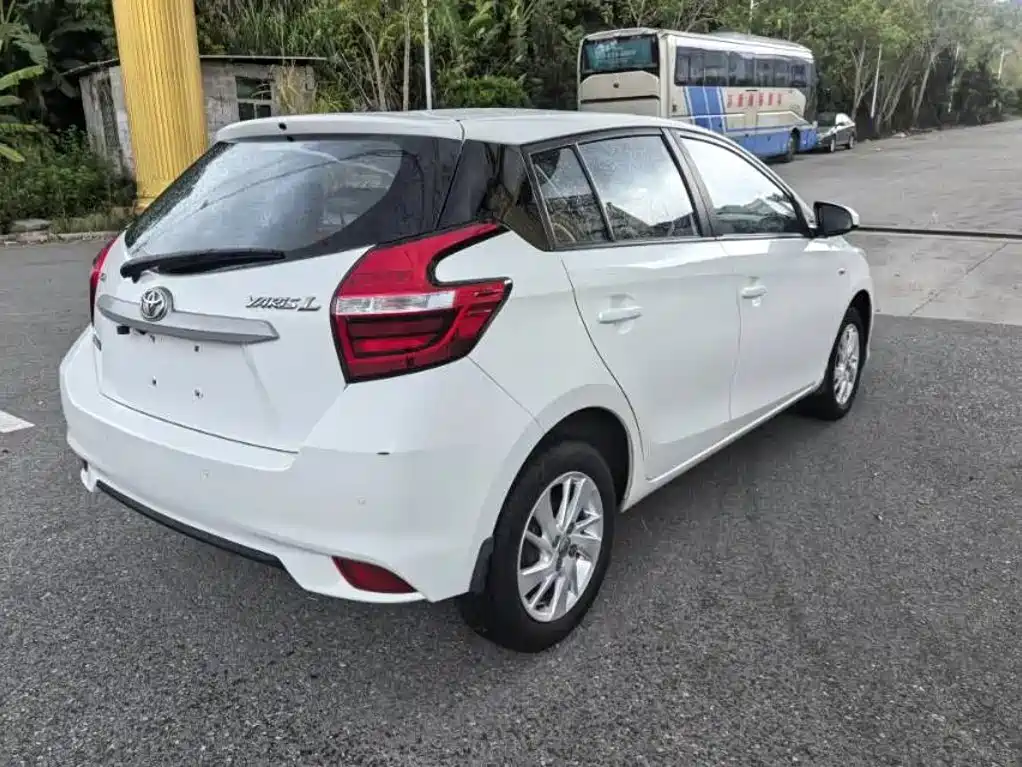 Toyota Yaris L — фото 6