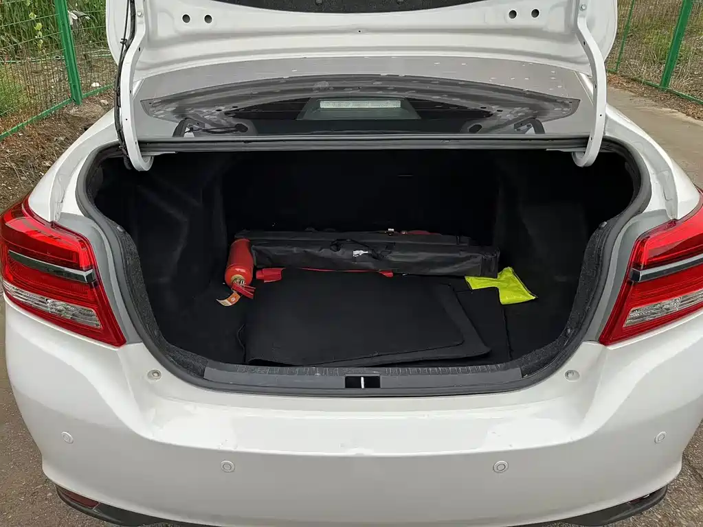 Toyota Yaris L — фото 14