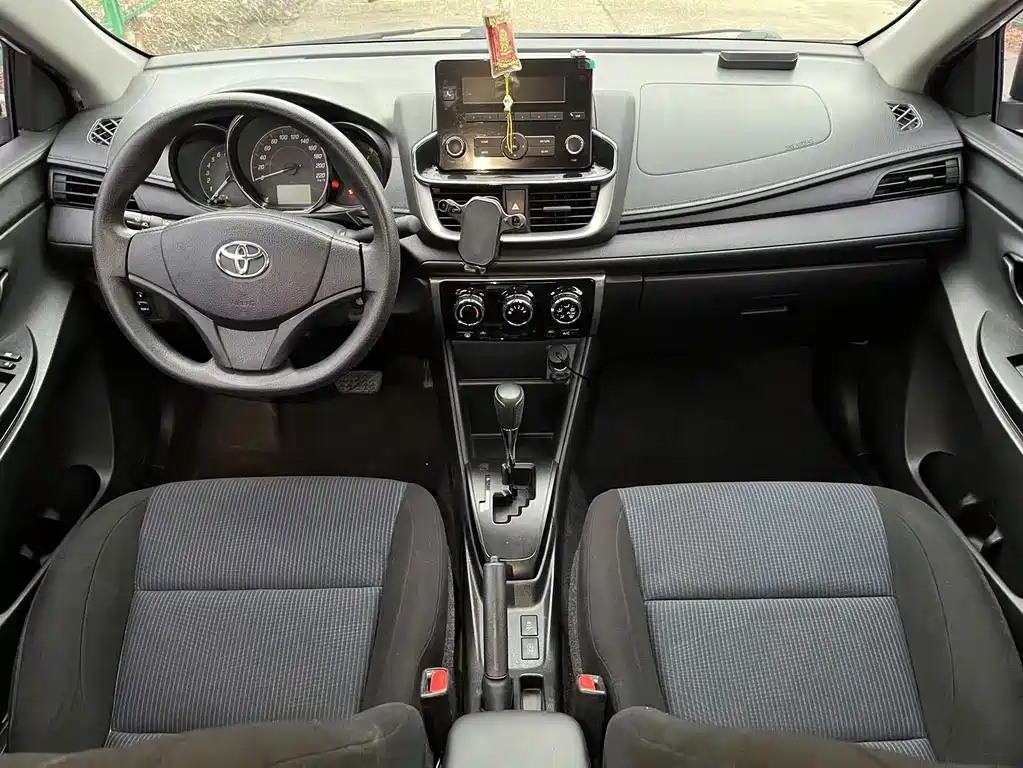 Toyota Yaris L — фото 9