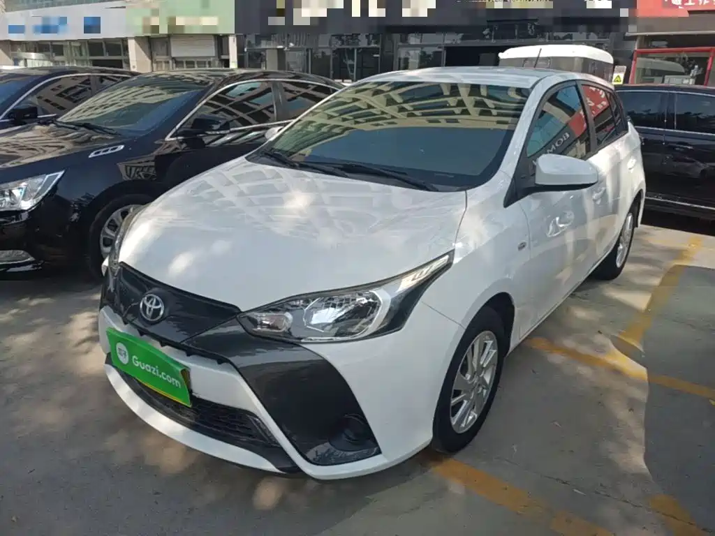 Toyota Yaris L — фото 2