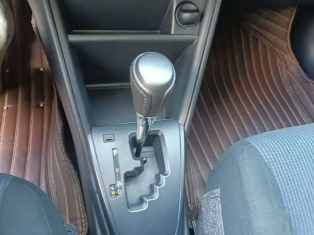 Toyota Yaris L — фото 14