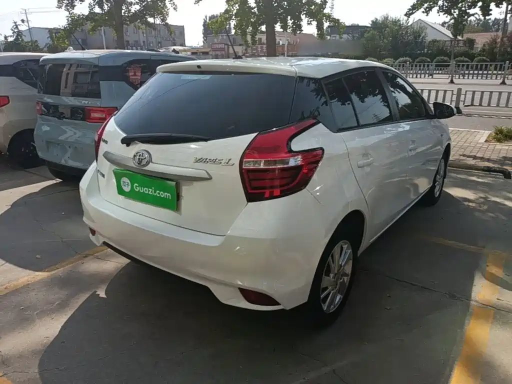 Toyota Yaris L — фото 7