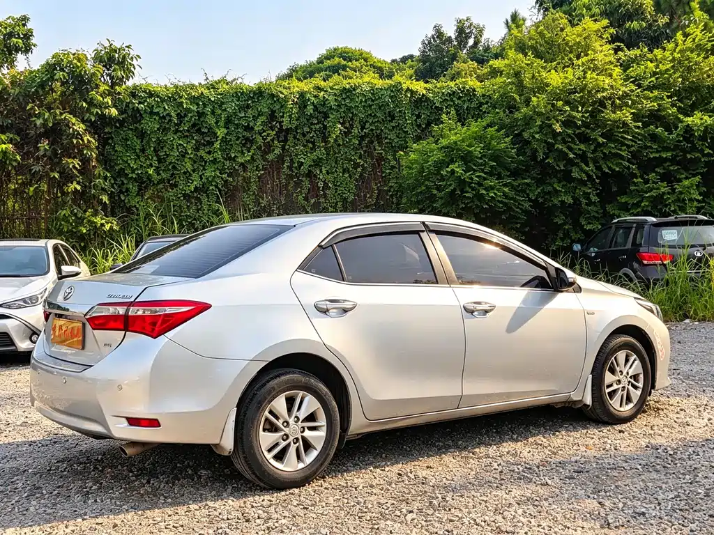 Toyota Corolla — фото 5