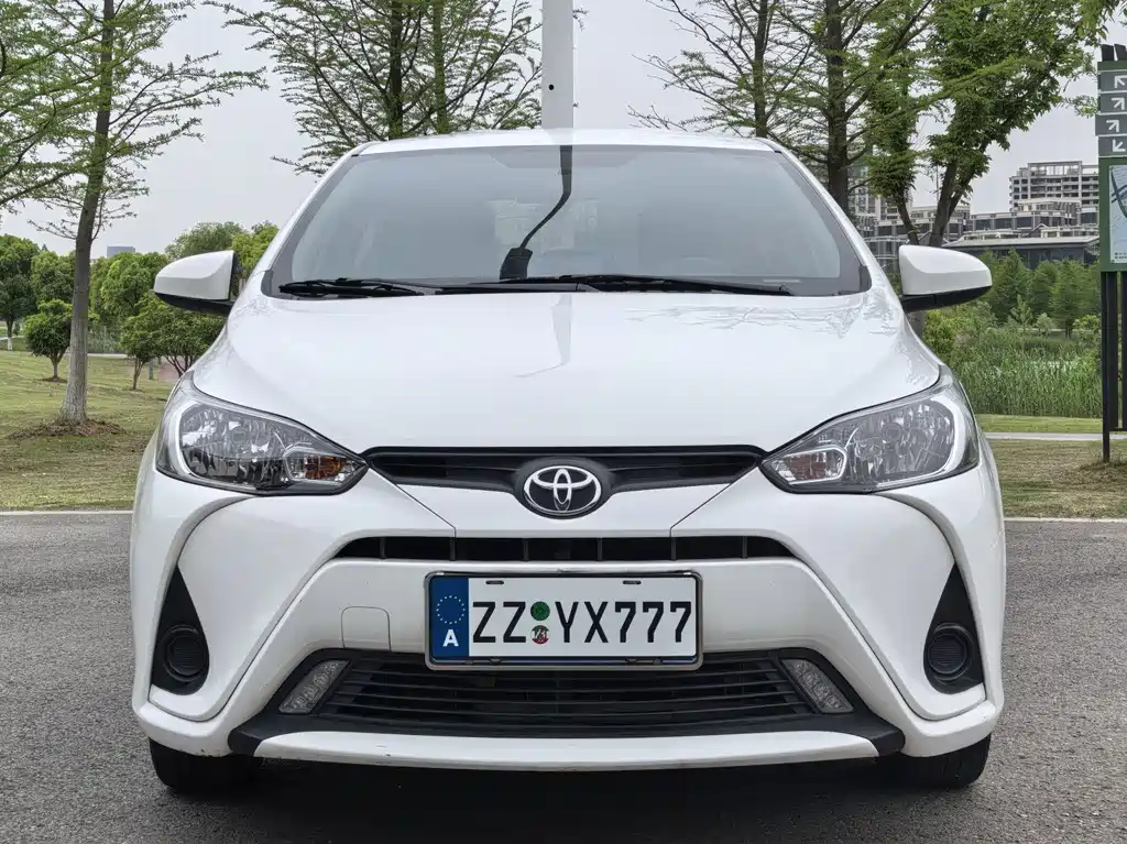 Toyota Yaris L — фото 2