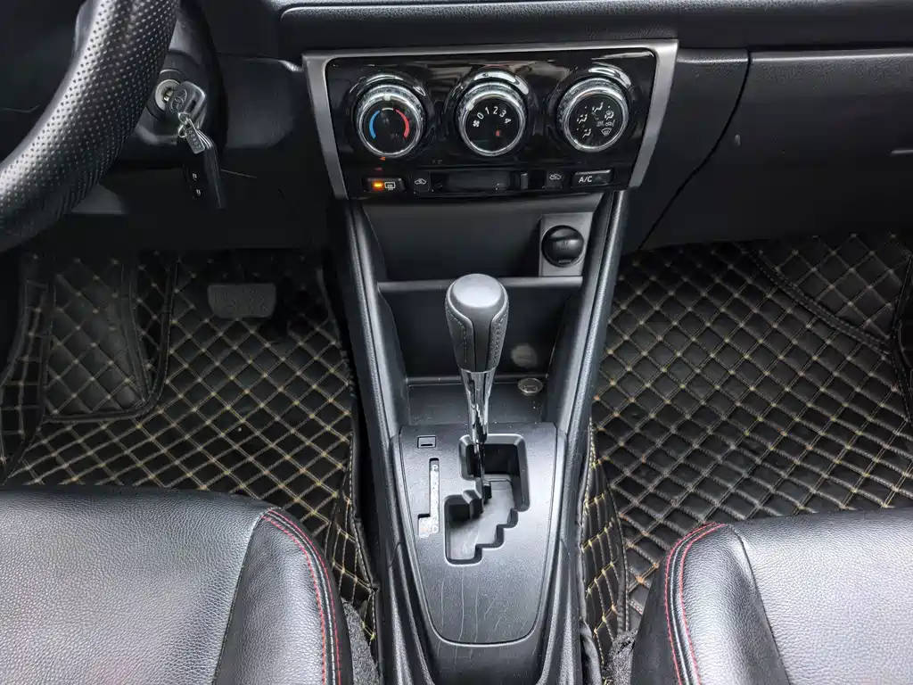 Toyota Yaris L — фото 11