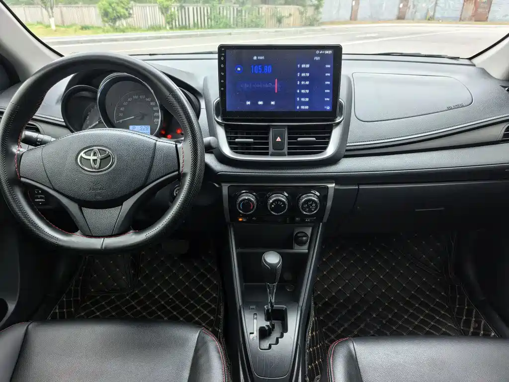 Toyota Yaris L — фото 9