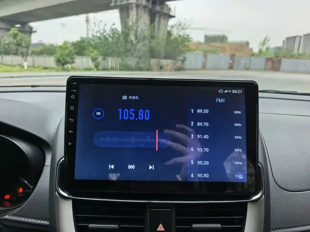 Toyota Yaris L — фото 10