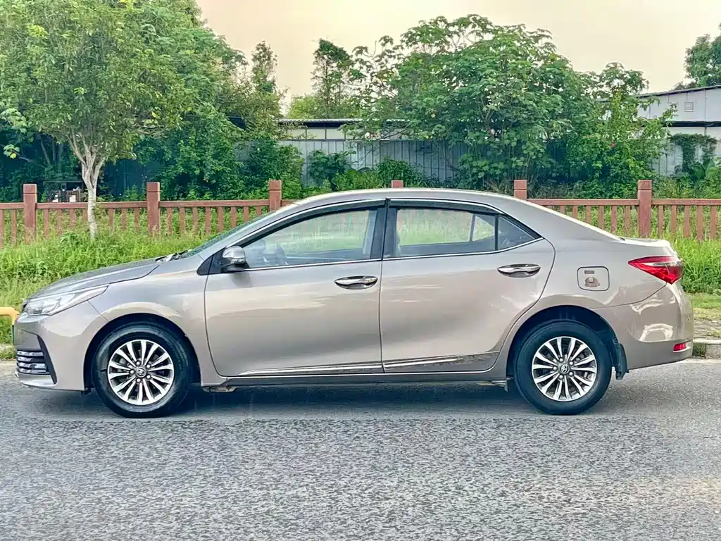 Toyota Corolla — фото 9