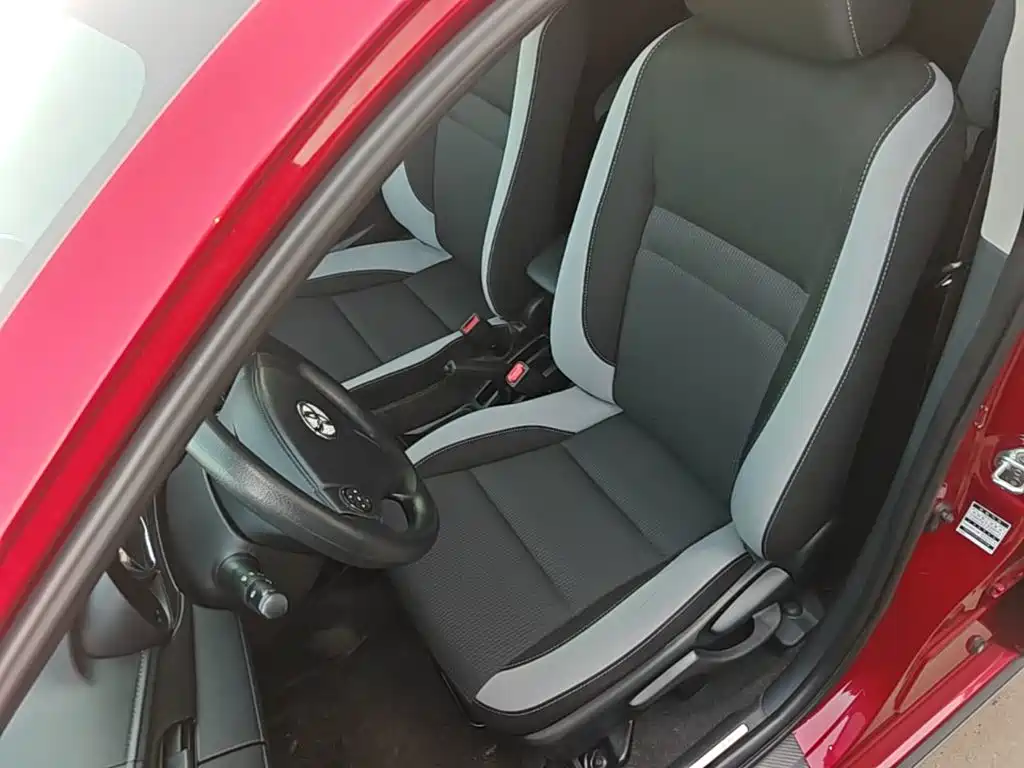 Toyota Yaris L — фото 15