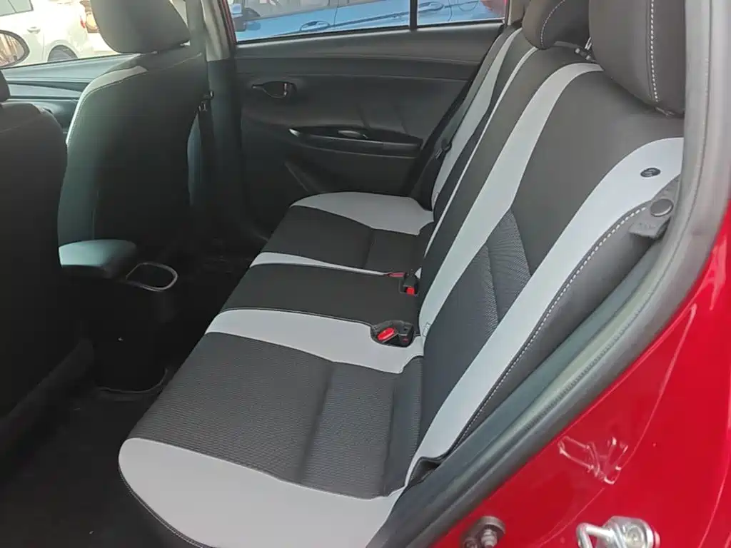 Toyota Yaris L — фото 17