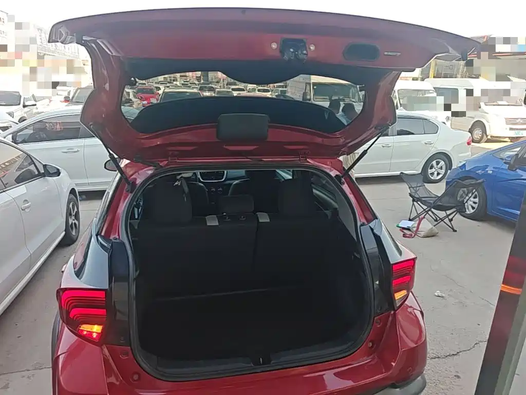Toyota Yaris L — фото 19