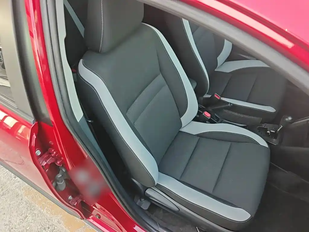 Toyota Yaris L — фото 25