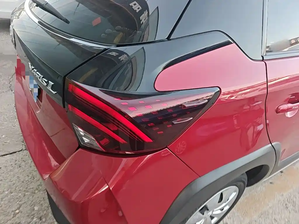 Toyota Yaris L — фото 8