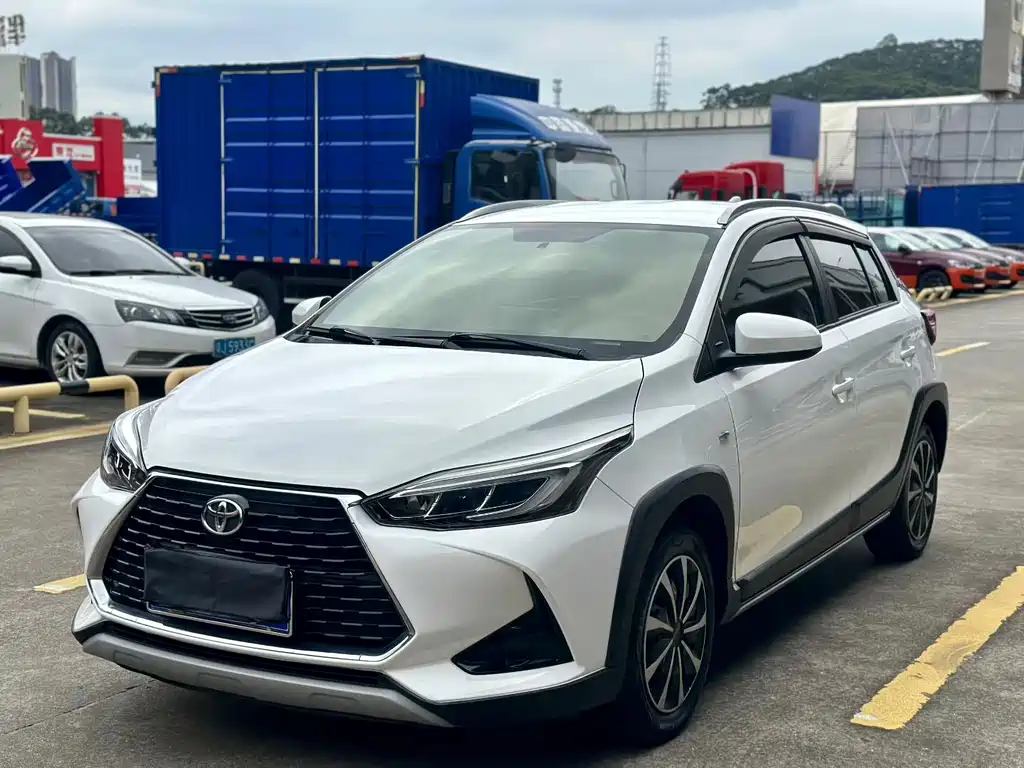 Toyota Yaris L — фото 2