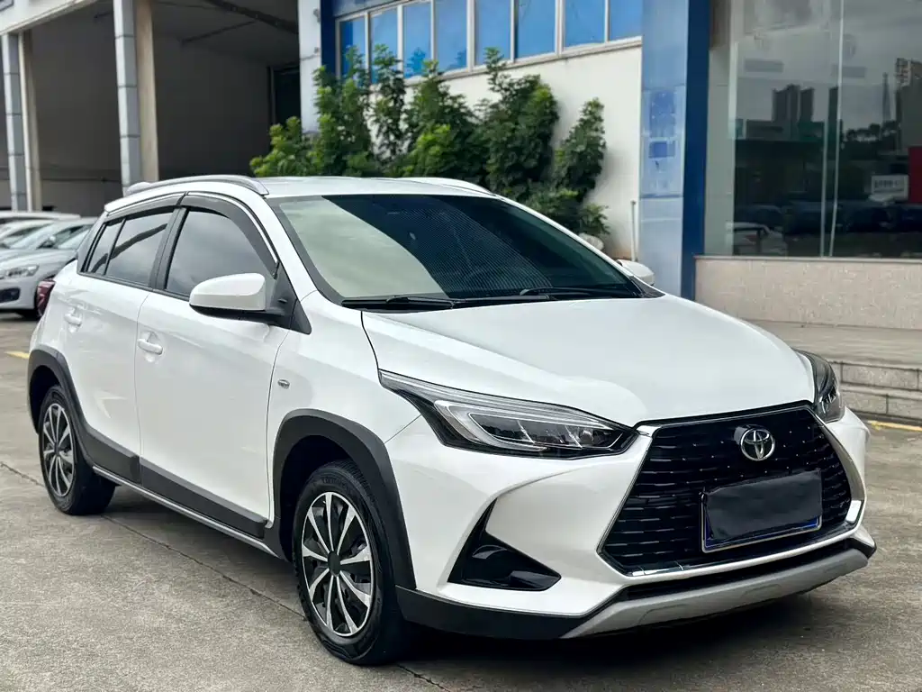 Toyota Yaris L — фото 3