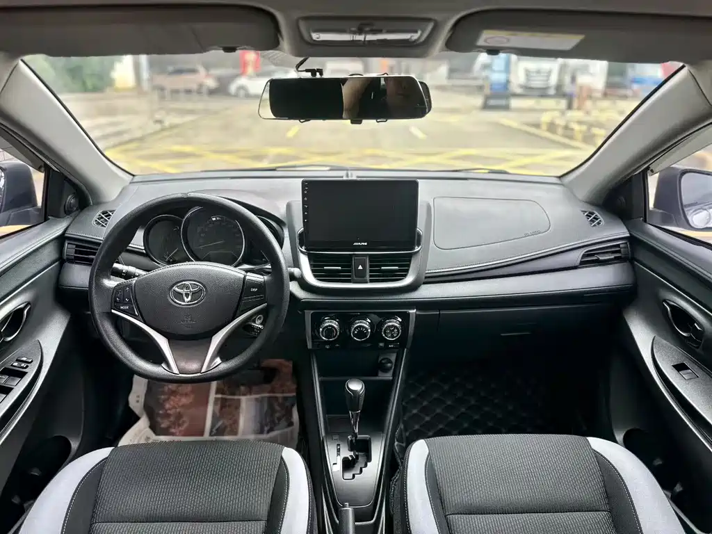 Toyota Yaris L — фото 8