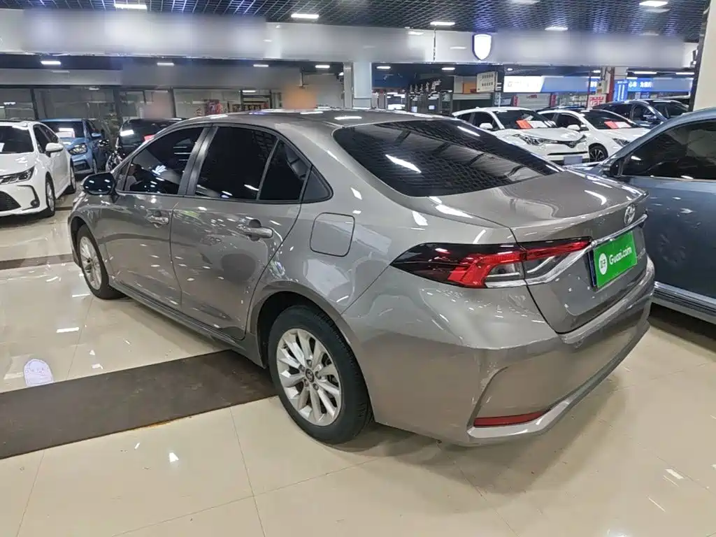 Toyota Corolla — фото 5