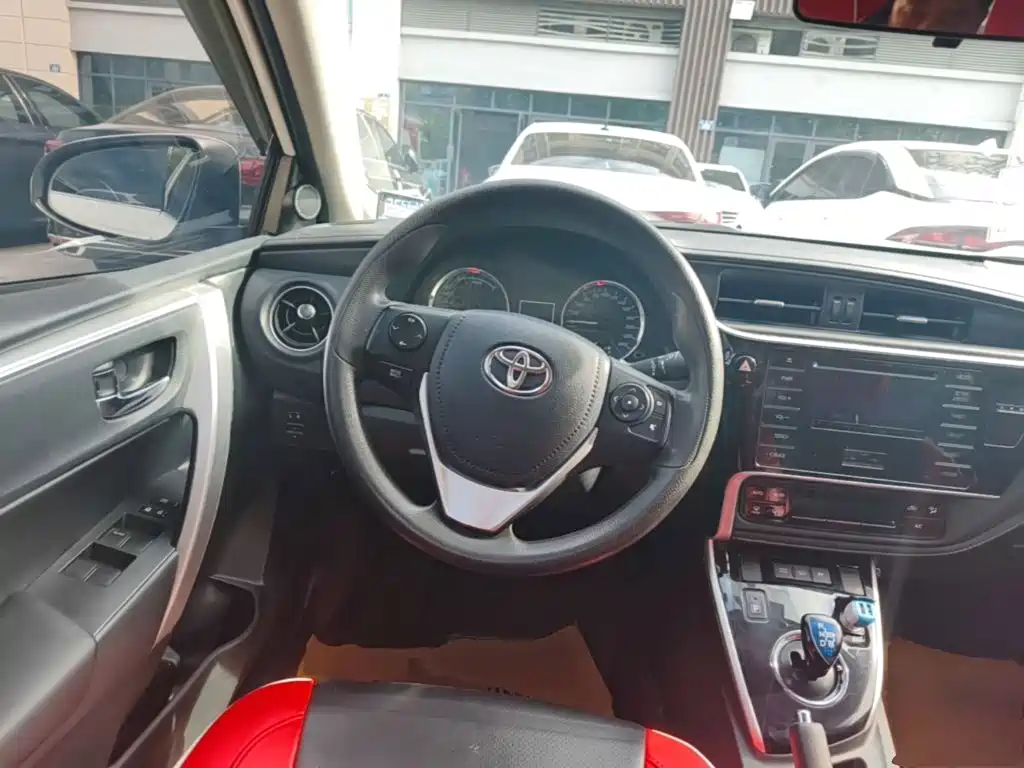 Toyota Corolla Hybrid — фото 11
