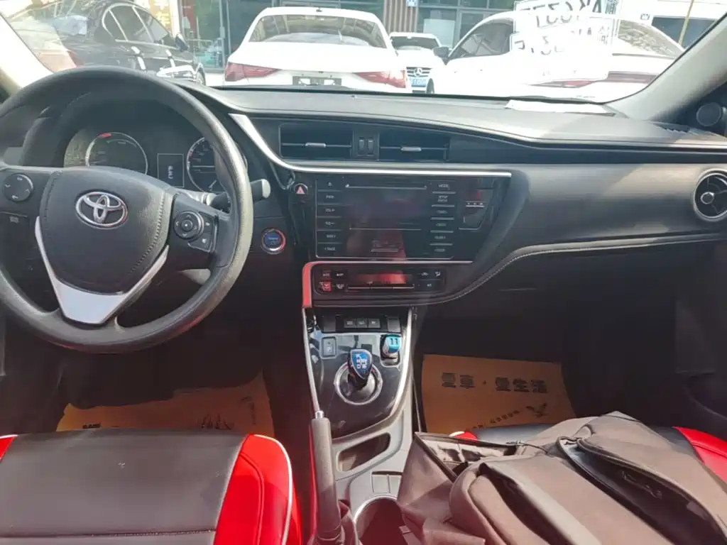 Toyota Corolla Hybrid — фото 13
