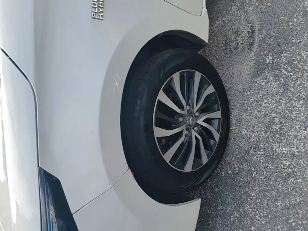 Toyota Corolla Hybrid — фото 23