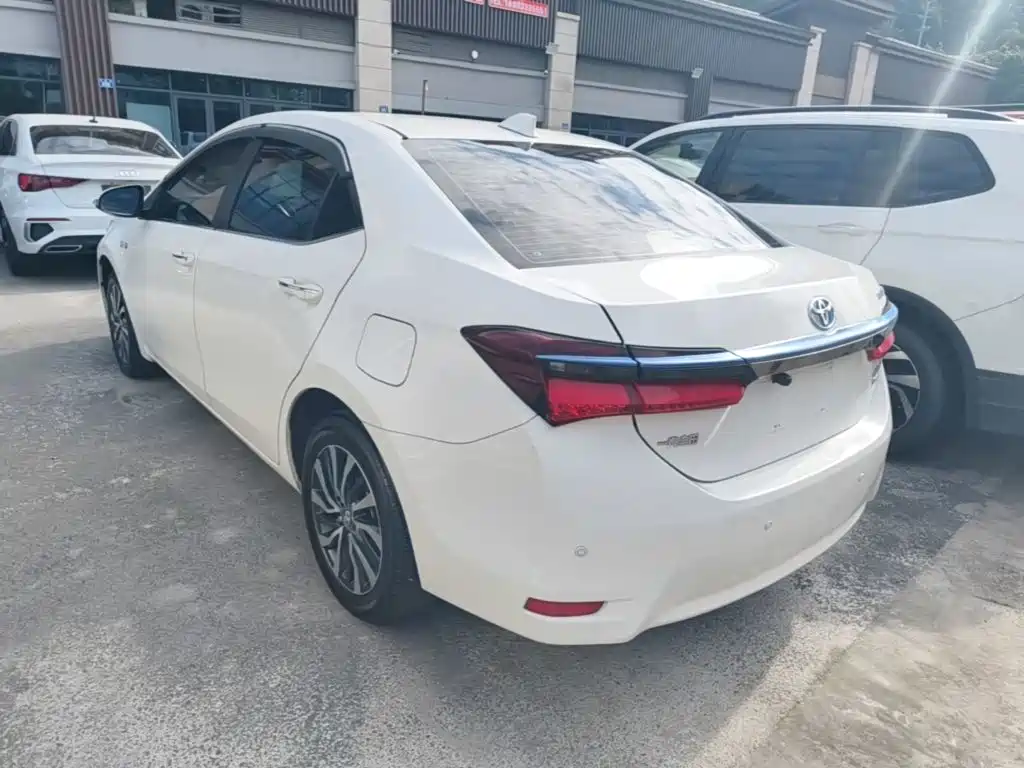 Toyota Corolla Hybrid — фото 5