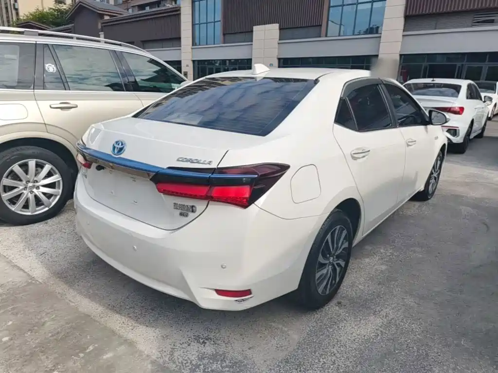 Toyota Corolla Hybrid — фото 7