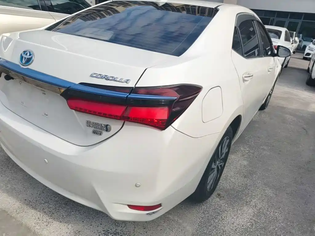 Toyota Corolla Hybrid — фото 8