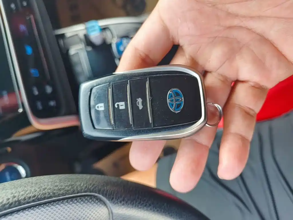 Toyota Corolla Hybrid — фото 9