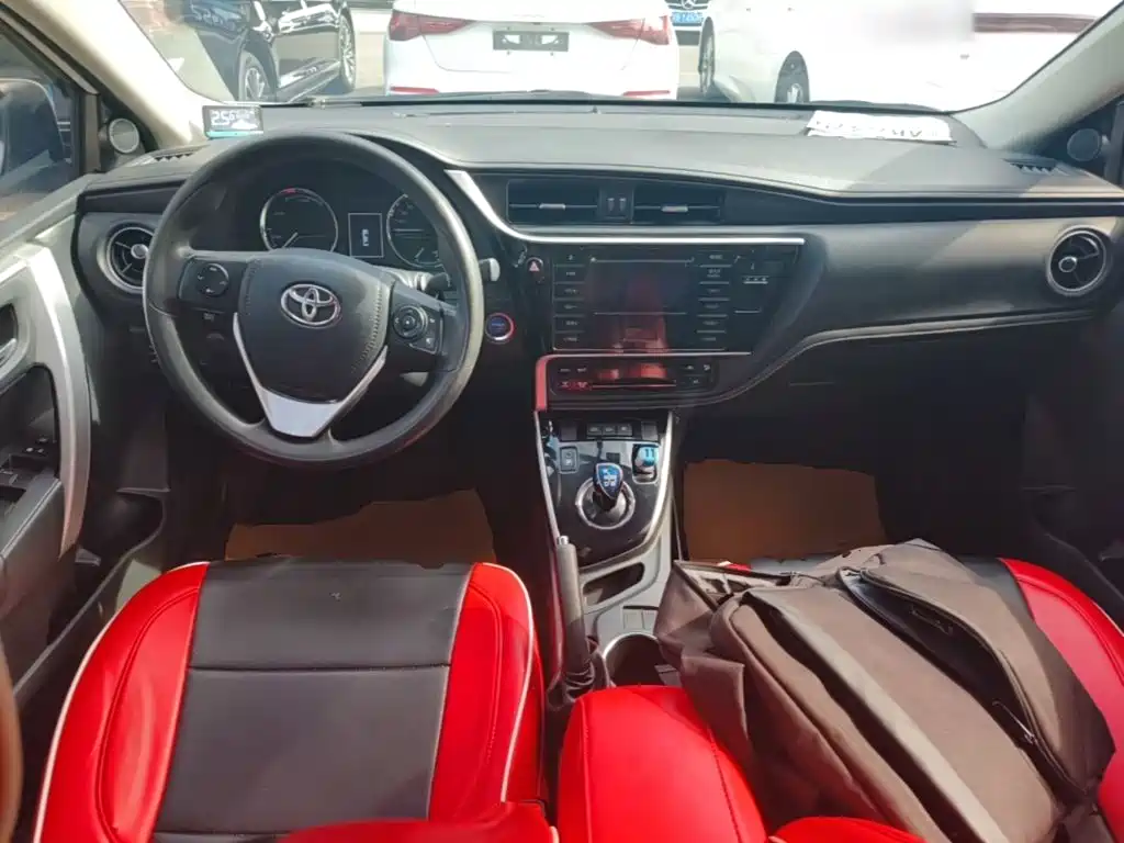 Toyota Corolla Hybrid — фото 10