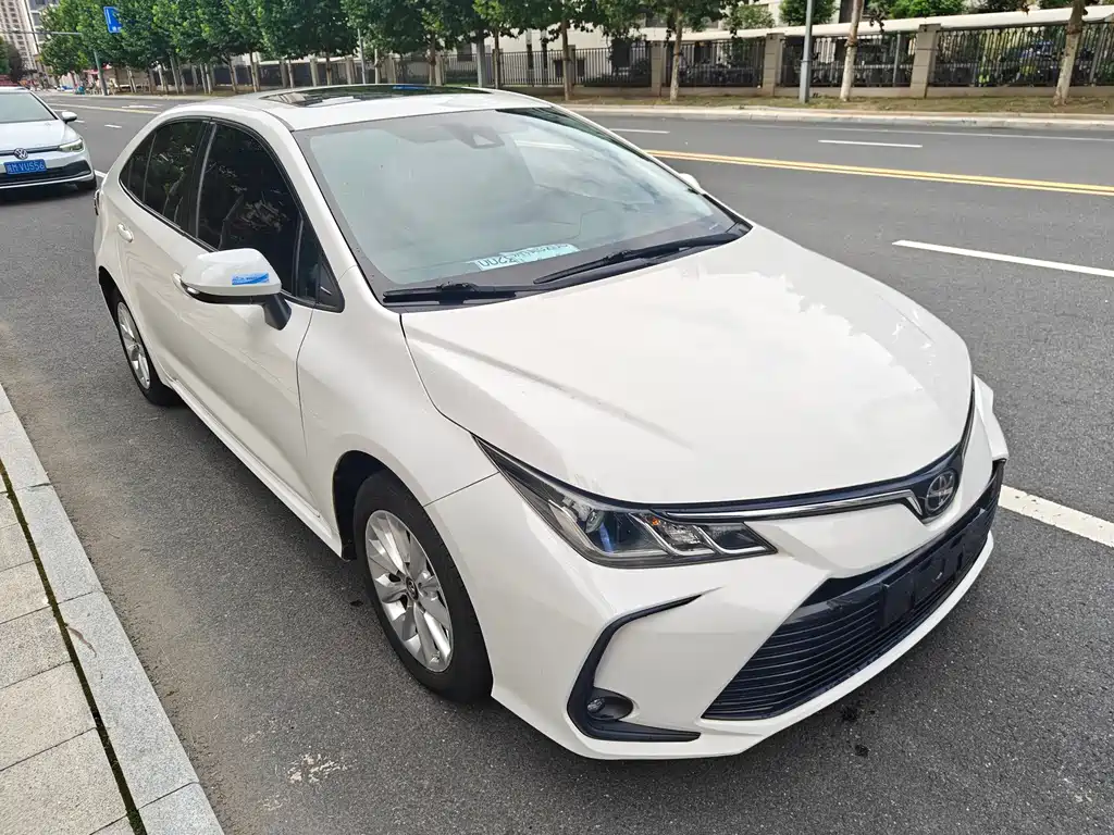 Toyota Corolla — фото 3