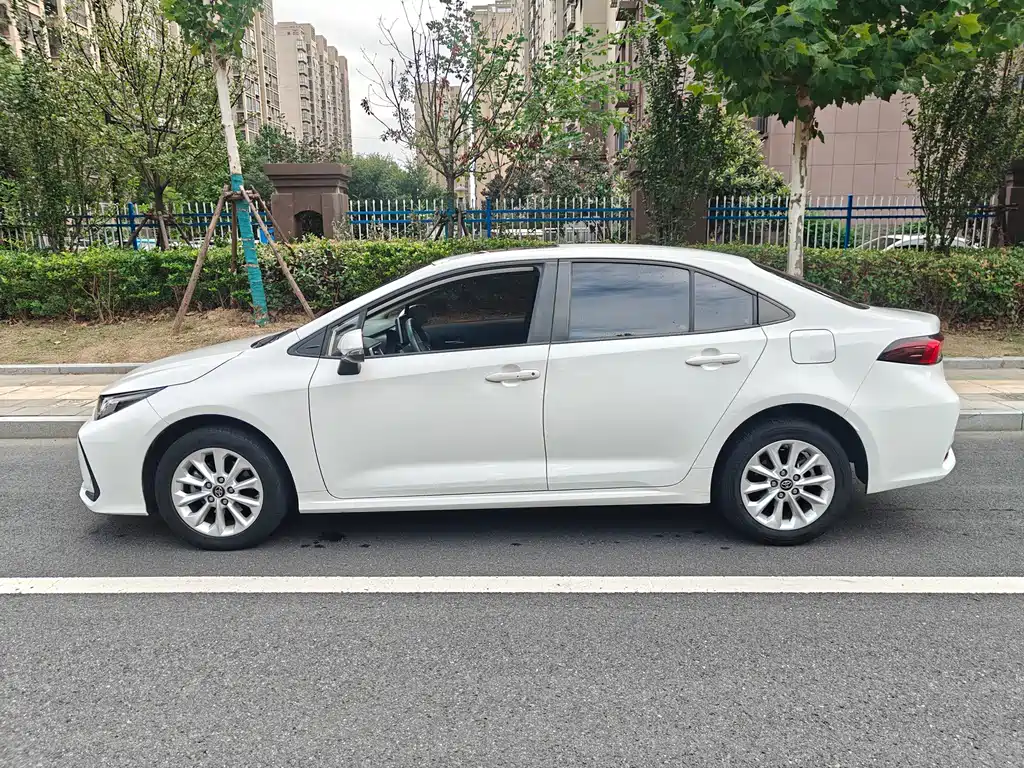 Toyota Corolla — фото 8