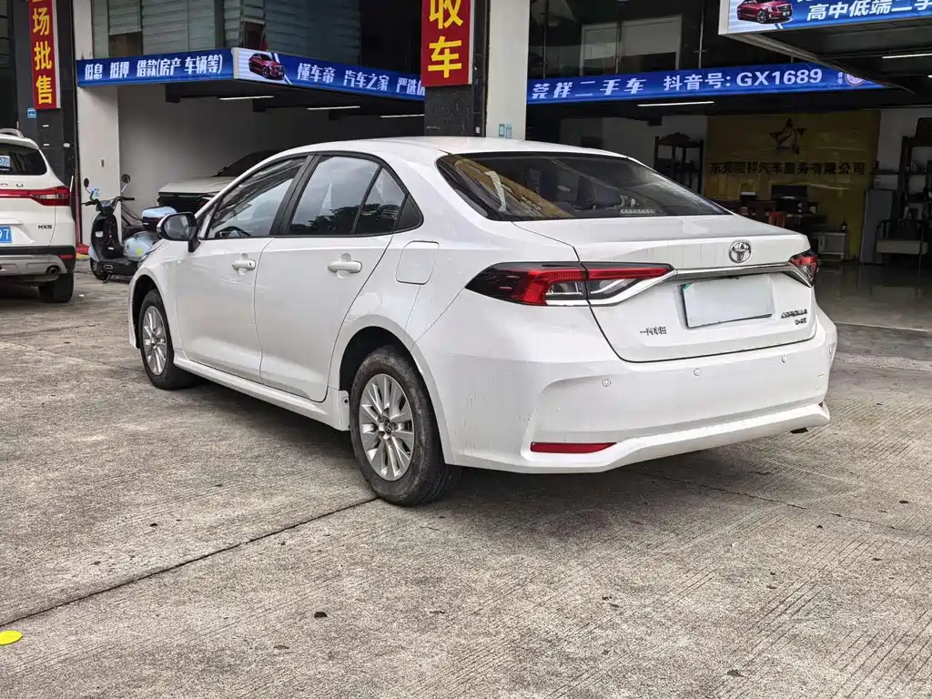 Toyota Corolla — фото 15