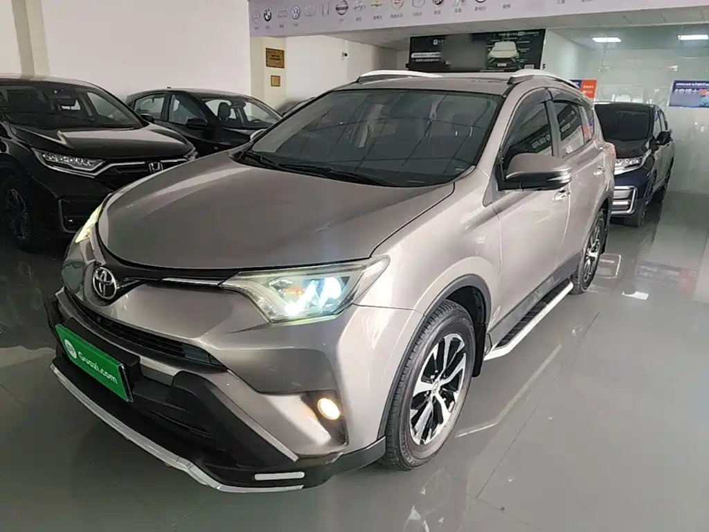 Toyota RAV4 — фото 2