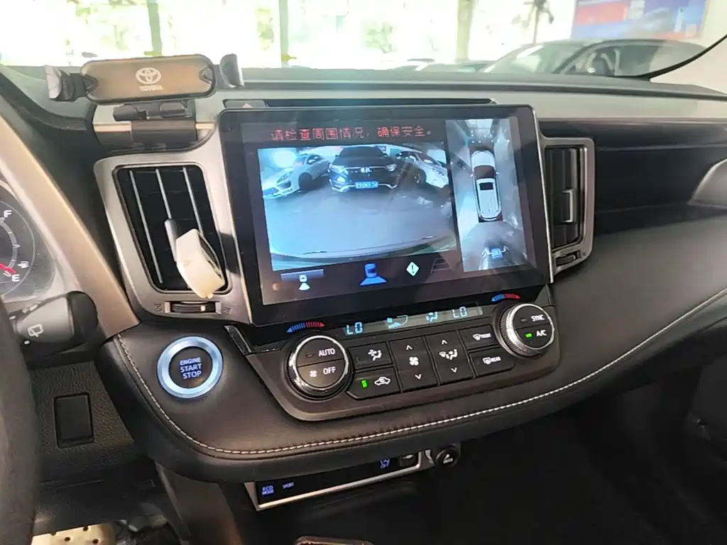 Toyota RAV4 — фото 13