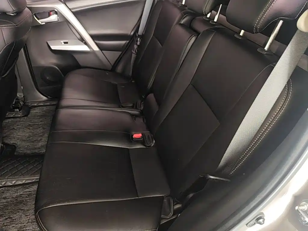 Toyota RAV4 — фото 17