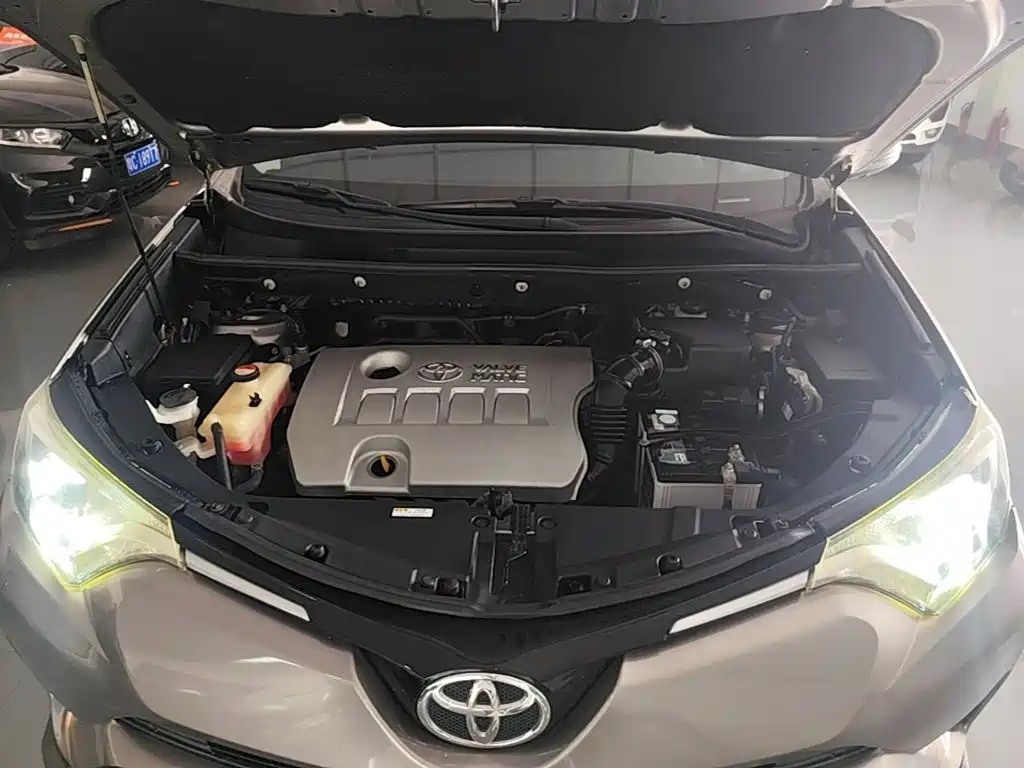 Toyota RAV4 — фото 20