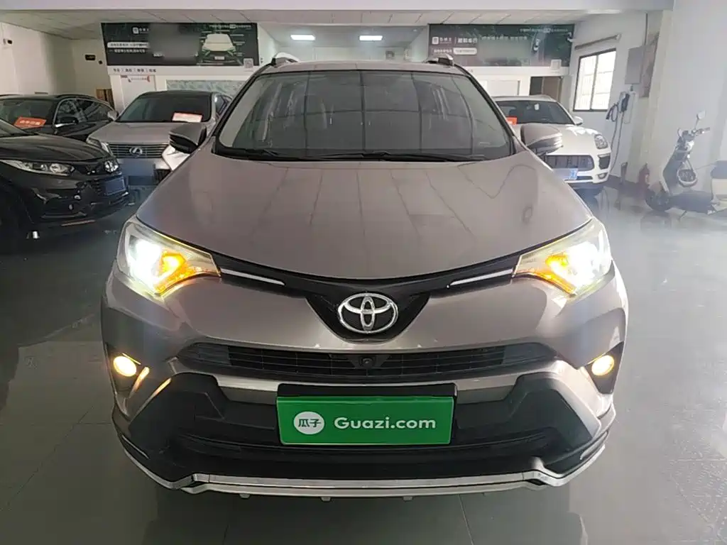 Toyota RAV4 — фото 3