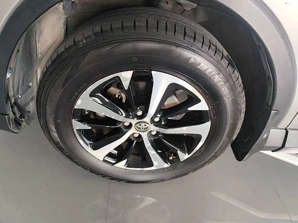 Toyota RAV4 — фото 23
