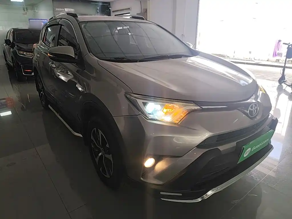 Toyota RAV4 — фото 4