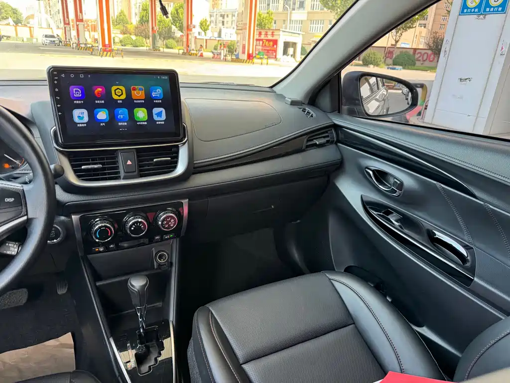 Toyota Yaris L — фото 16