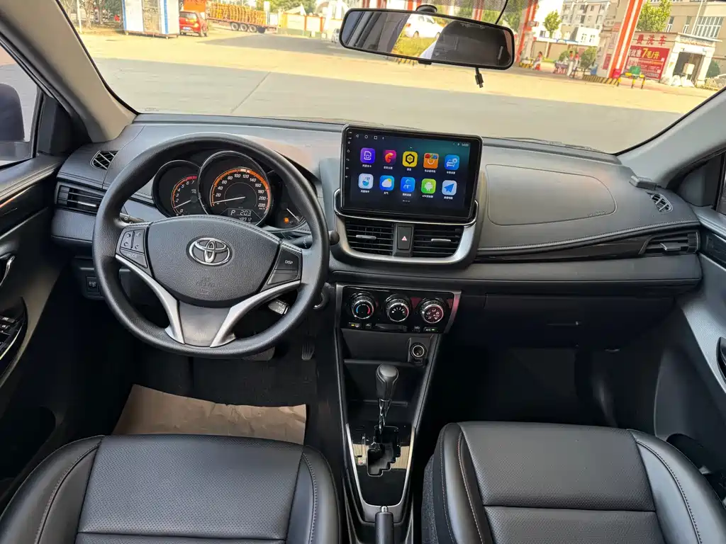 Toyota Yaris L — фото 17